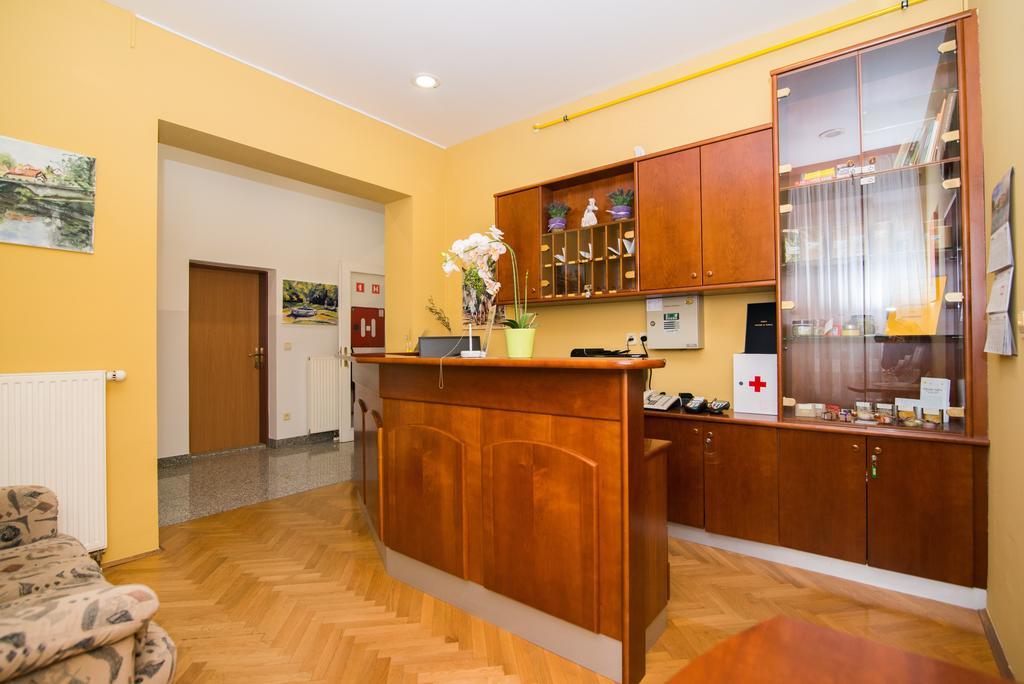 Garni Hotel Vila Ana Рогашка Слатина Экстерьер фото
